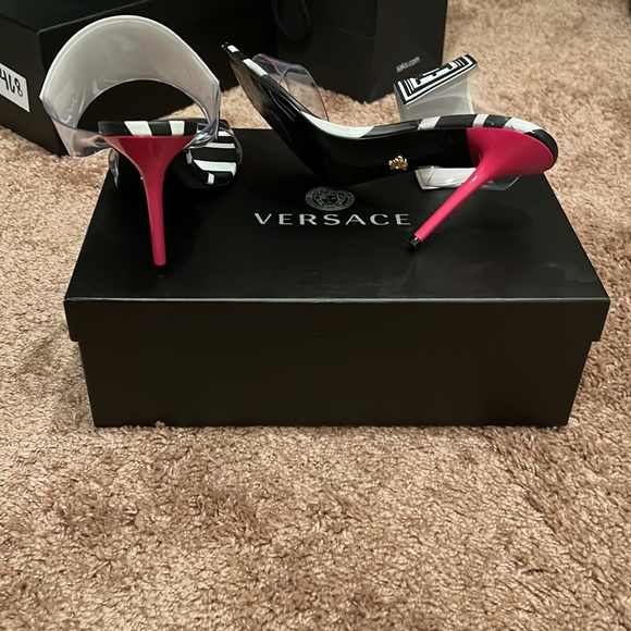 Gently worn - Picture 3 of 3